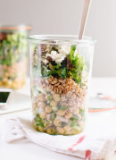 Mason Jar Chickpea, Farro and Greens Salad (& lunch packing tips!)